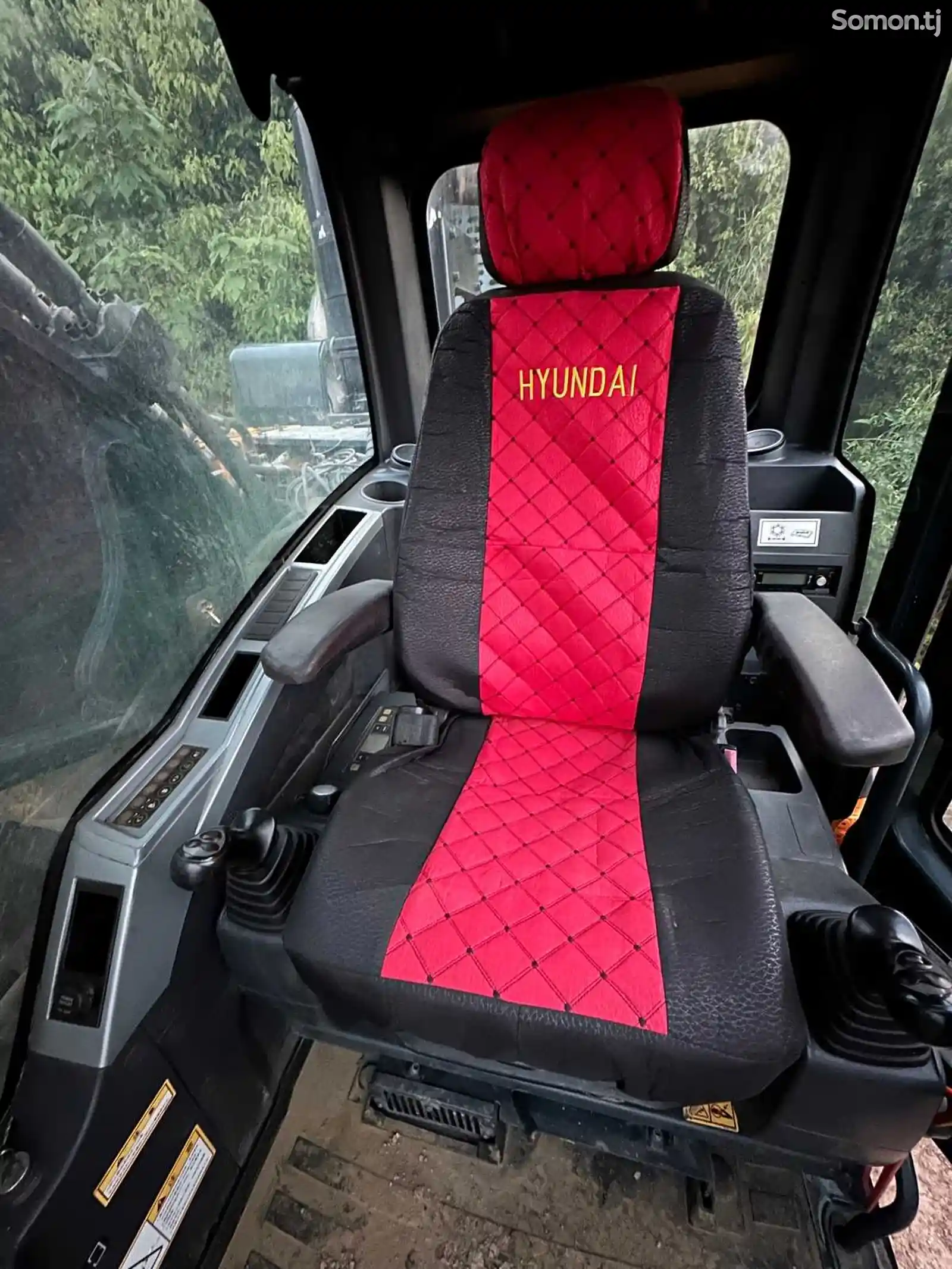 Чехол на сиденье экскаватора Hyundai-1