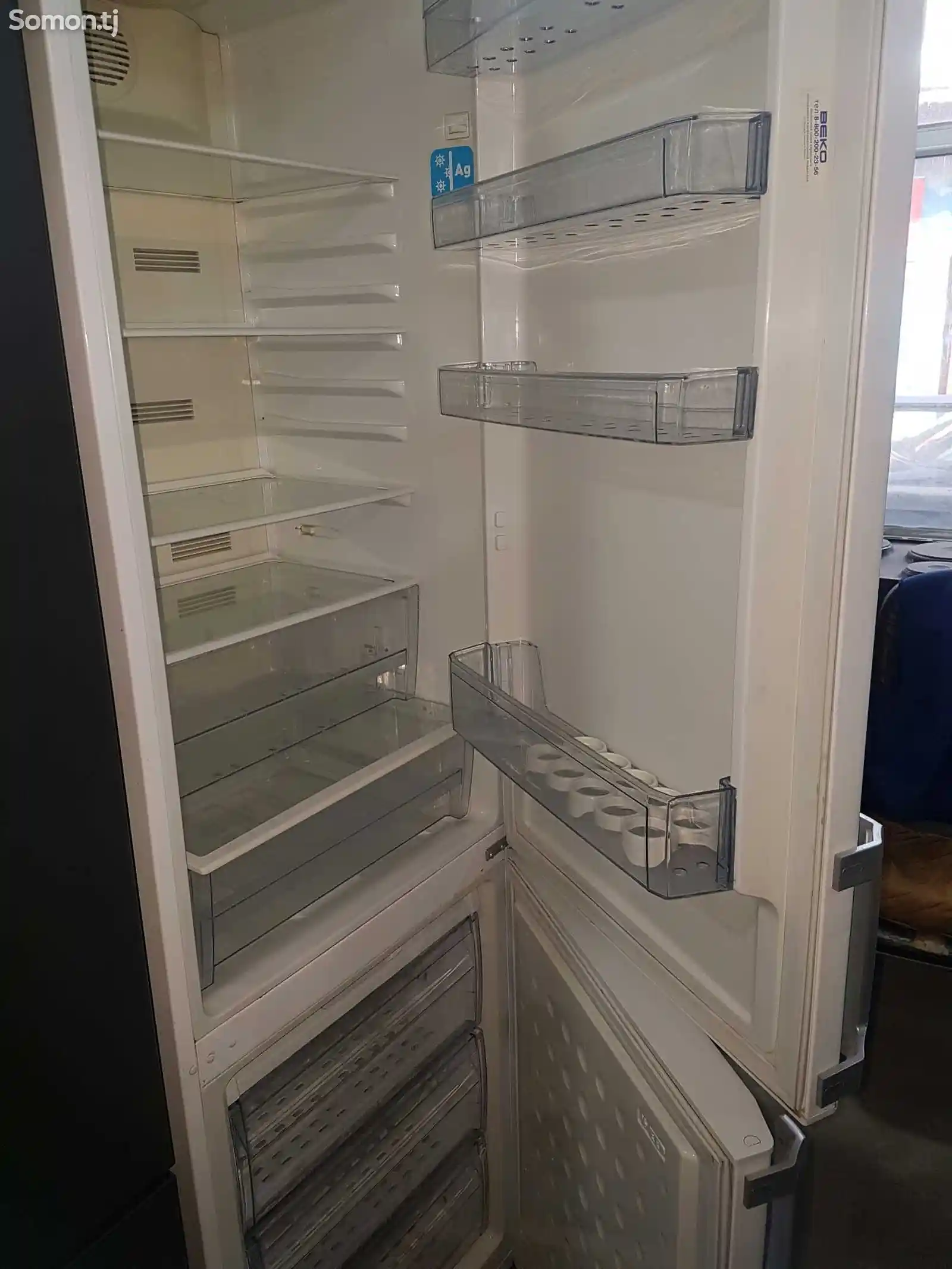 Двухкамерный холодильник ВЕКО no frost с сенсорным дисплеем-3