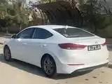 Hyundai Elantra, 2018-5