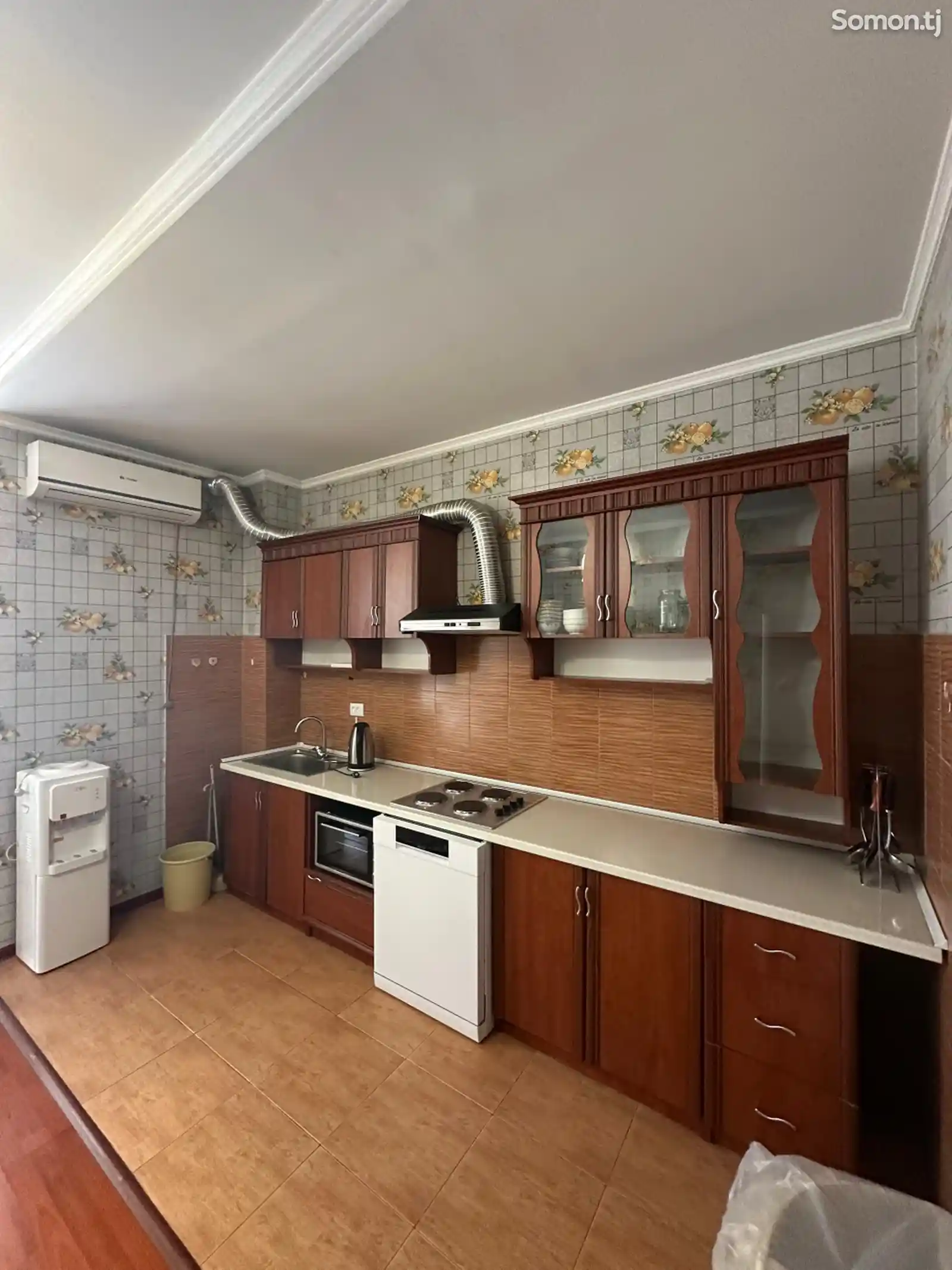 4-комн. квартира, 4 этаж, 140м², спартак-9