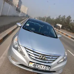 Hyundai Sonata, 2011