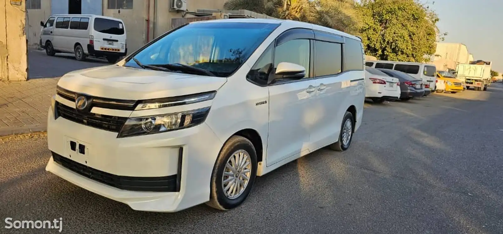 Toyota Voxy, 2015-1