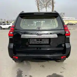 Заднее стекло на Toyota Prado FJ150