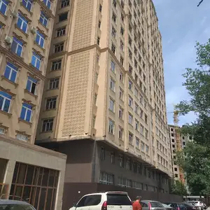 3-комн. квартира, 13 этаж, 107 м², Шохмансур