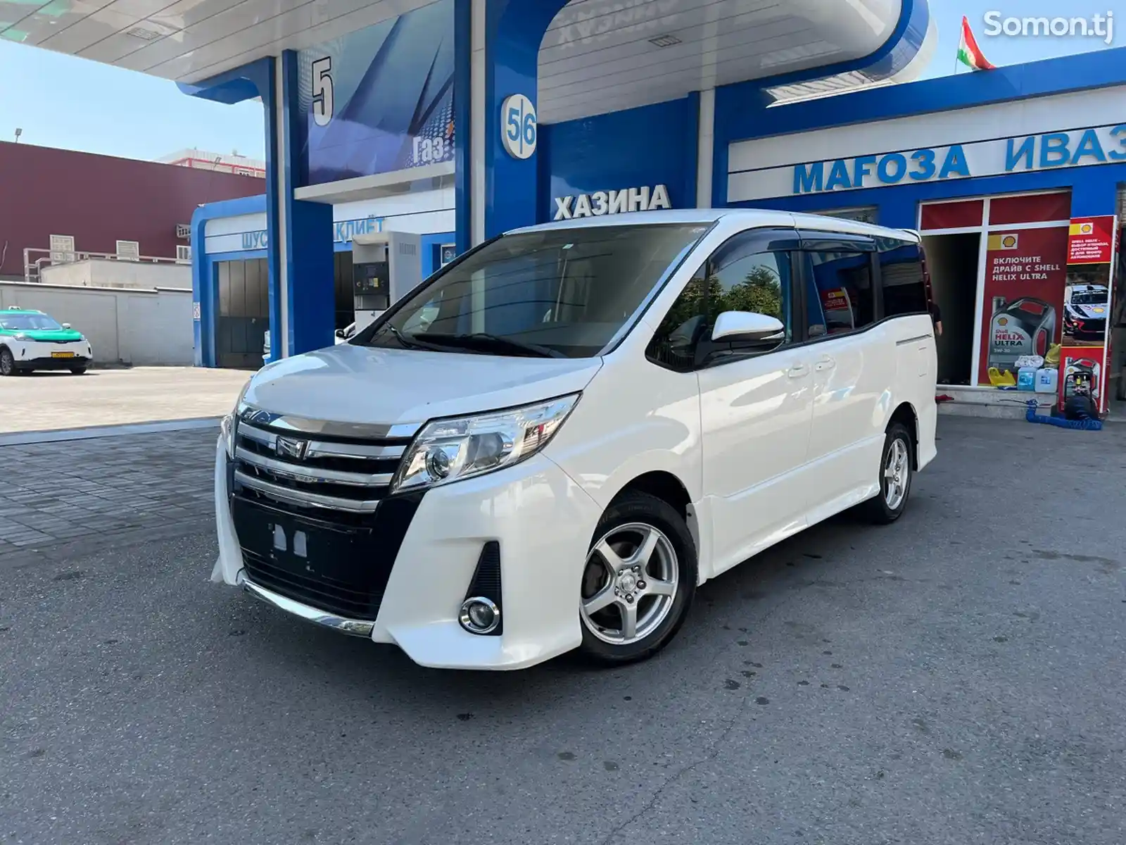 Toyota Voxy, 2014-2