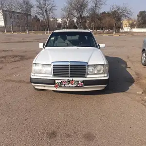 Mercedes-Benz W124, 1990