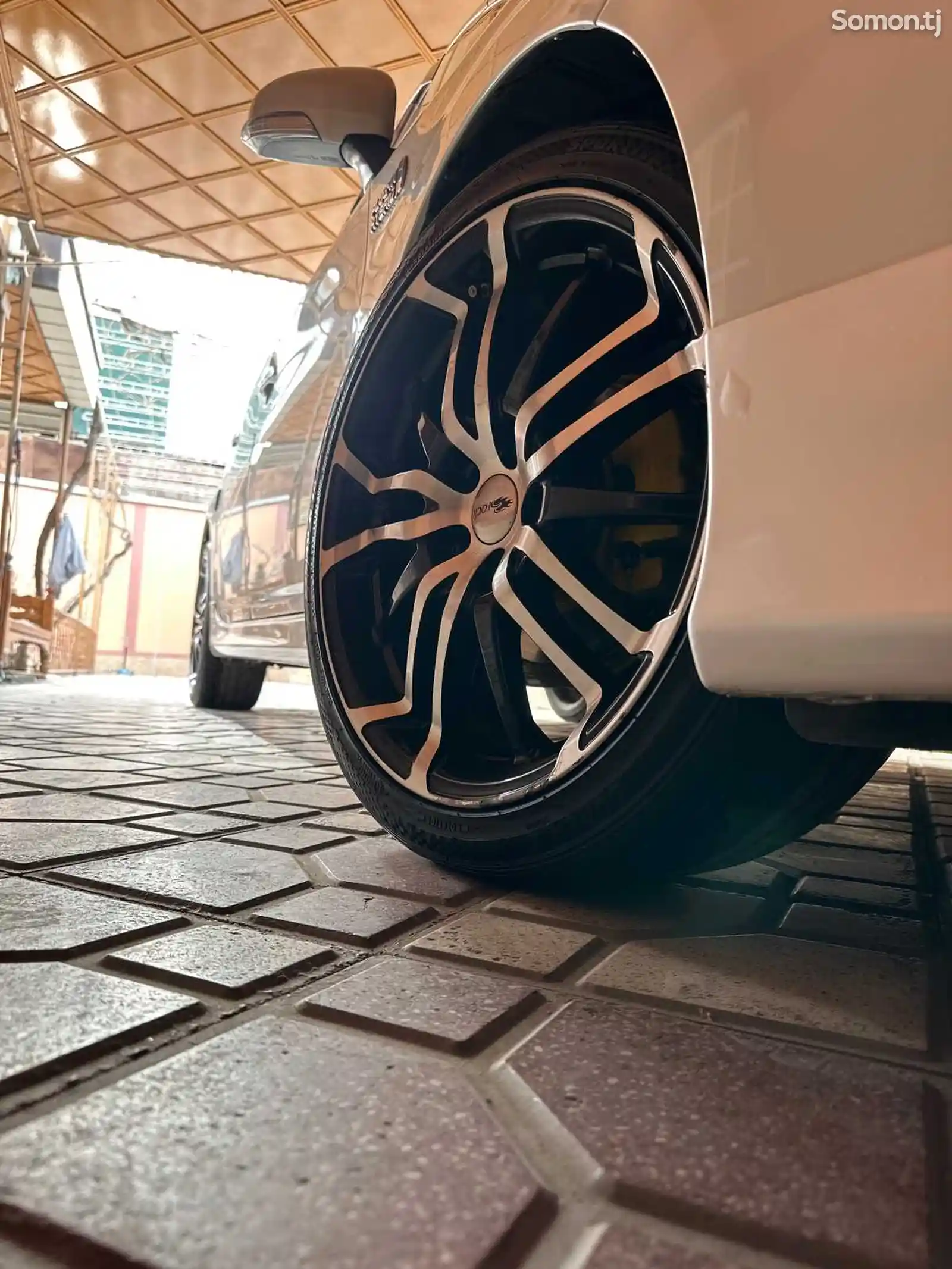 Шины и диски R18 для Toyota Prius Avensis-2