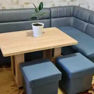 Кухонный диван с столом