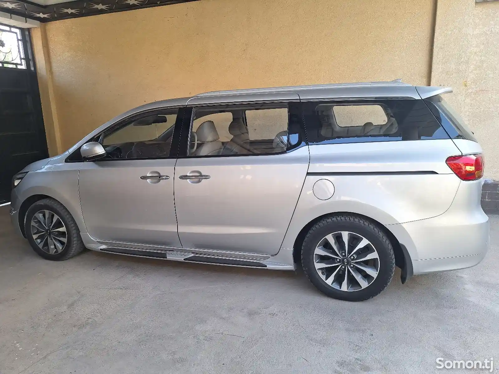 Kia Carnival, 2015-8