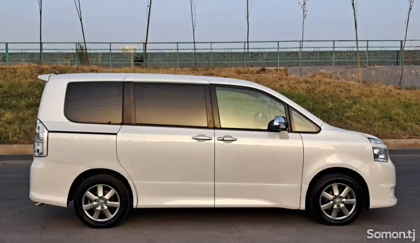 Toyota Voxy, 2008-5