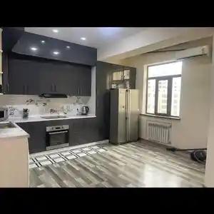 2-комн. квартира, 12 этаж, 105м², Дом печати