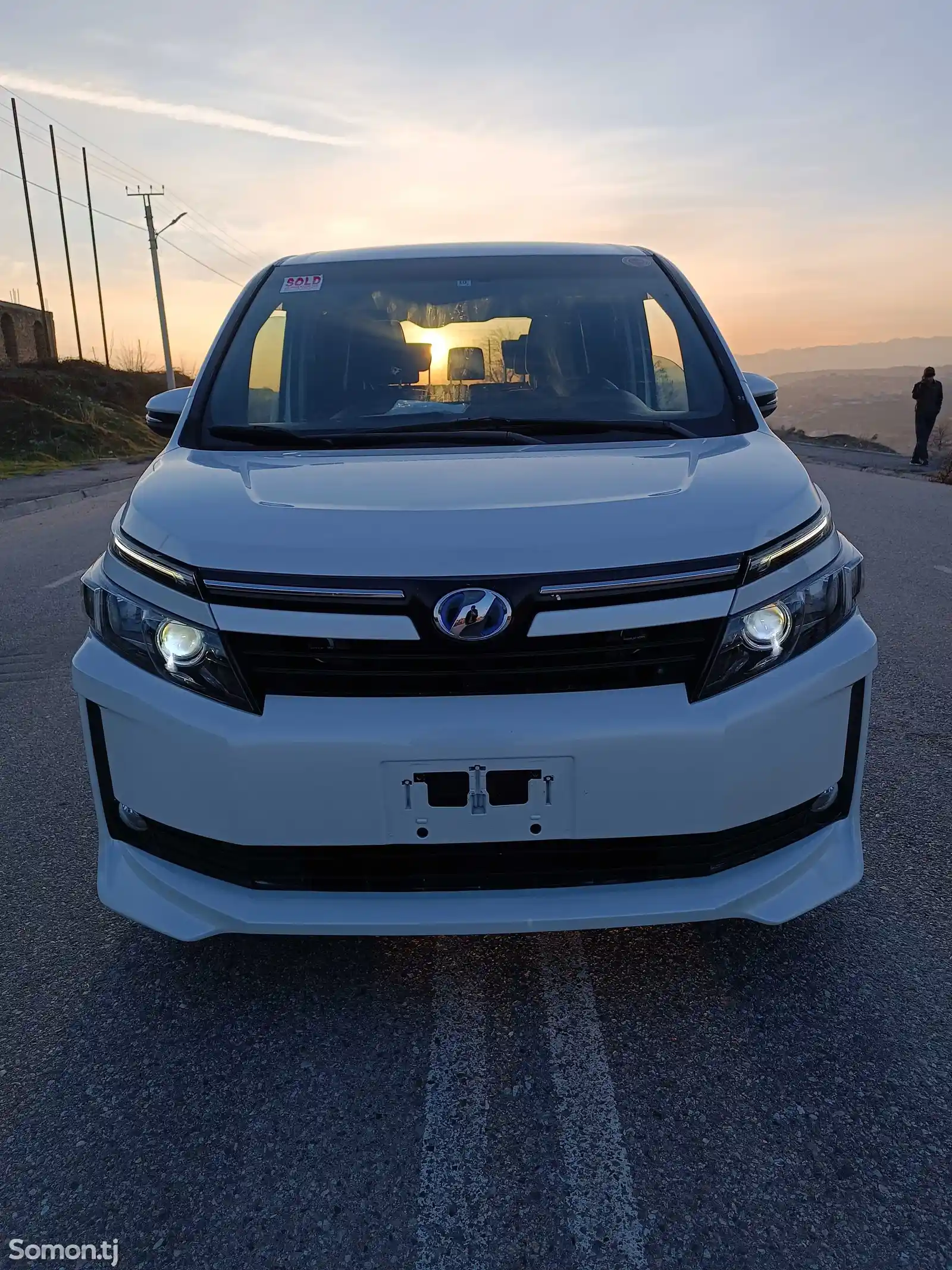 Toyota Voxy, 2015-10