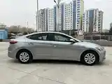 Hyundai Elantra, 2017-5