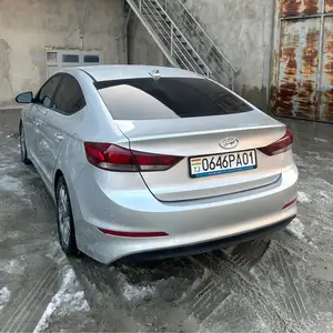 Hyundai Elantra, 2018