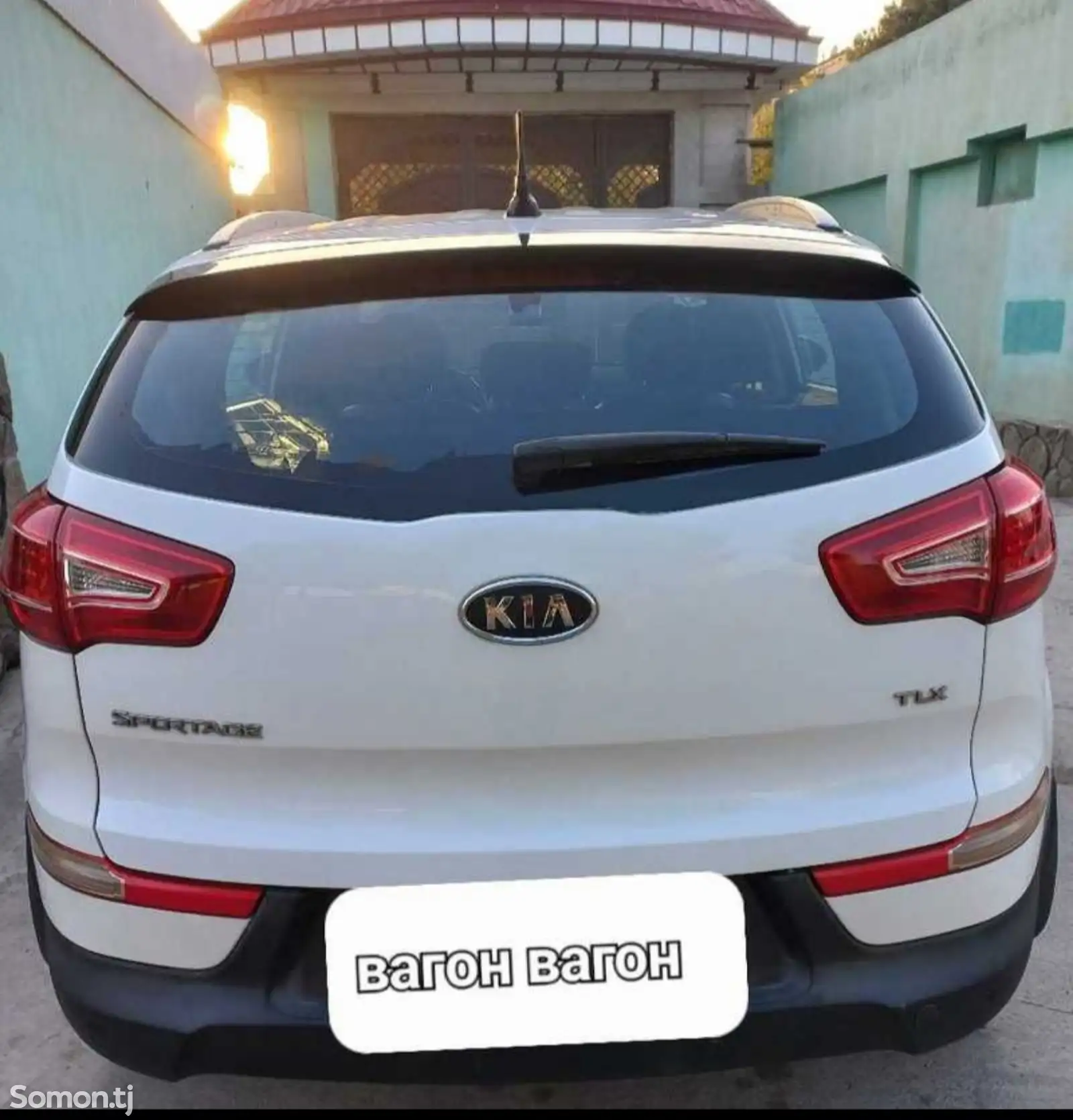 Стекло багажника от Kia Sportage-1