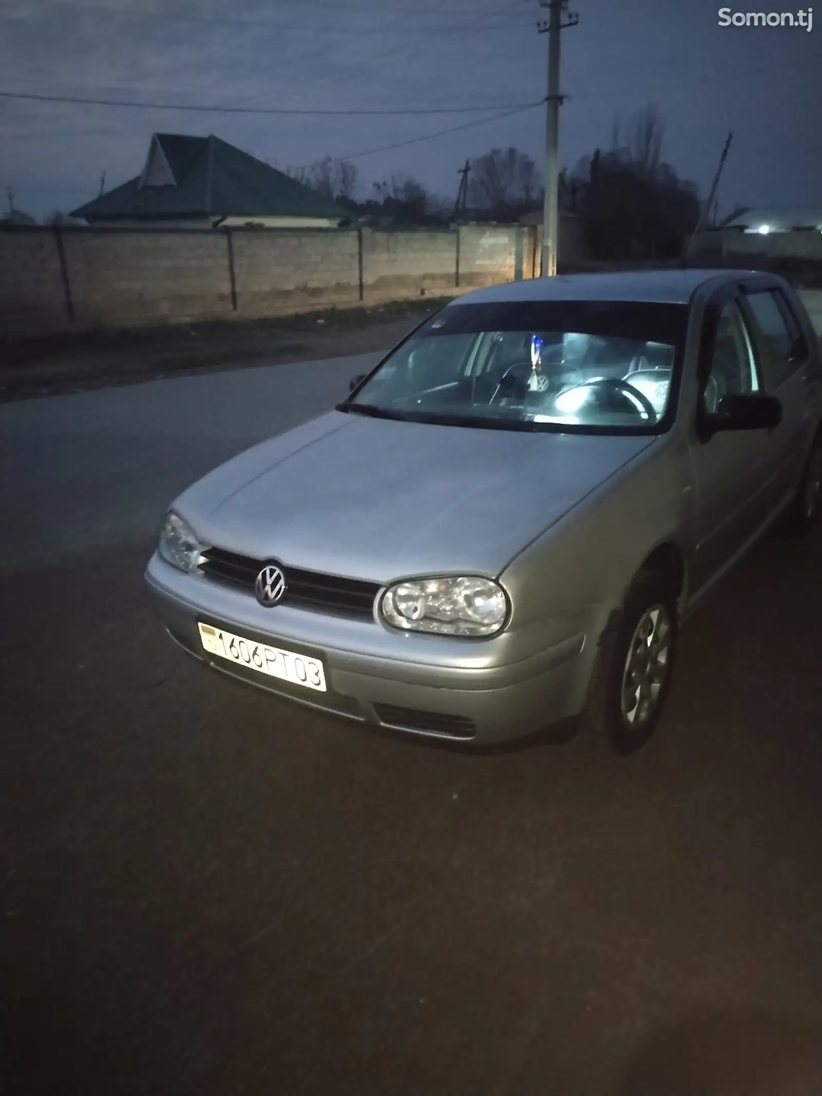 Volkswagen Golf, 2001