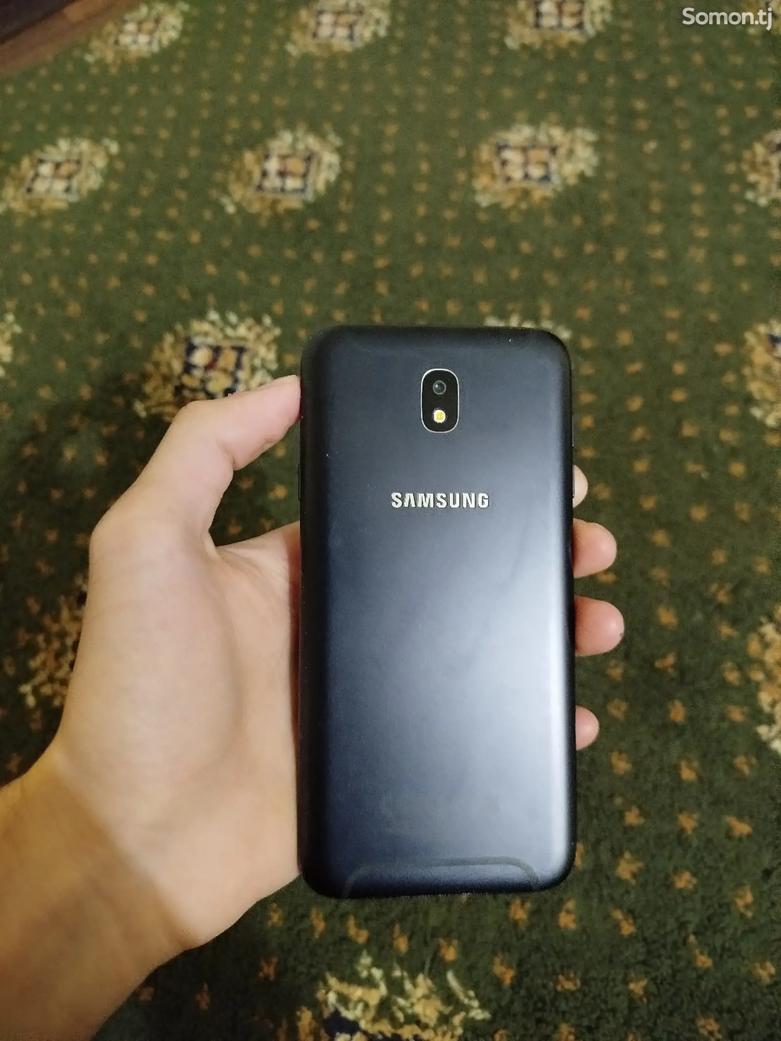 Samsung Galaxy J7 Pro-1