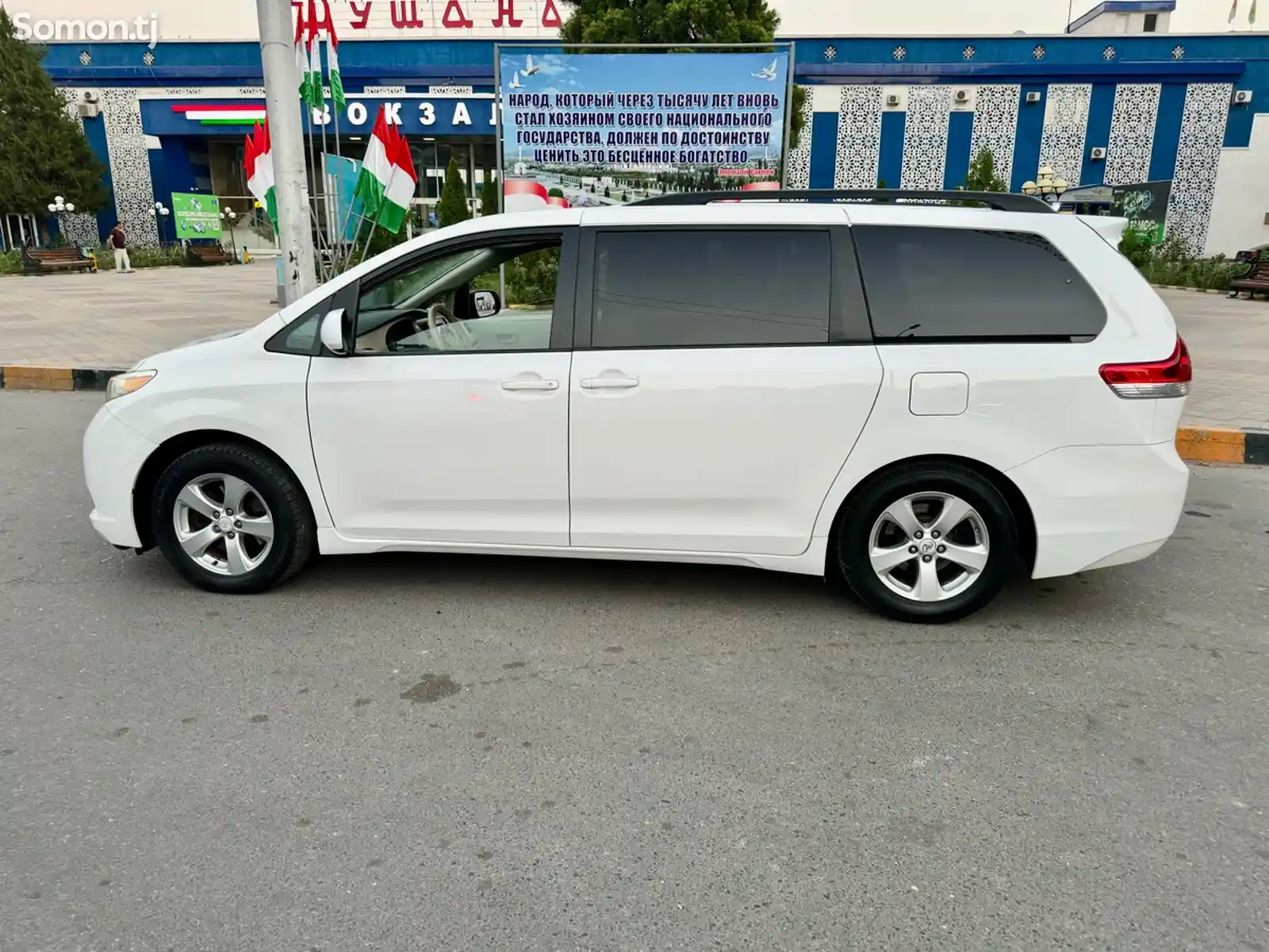 Toyota Sienna, 2011-4