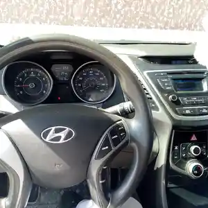 Hyundai Elantra, 2016