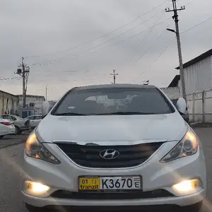 Hyundai Sonata, 2010