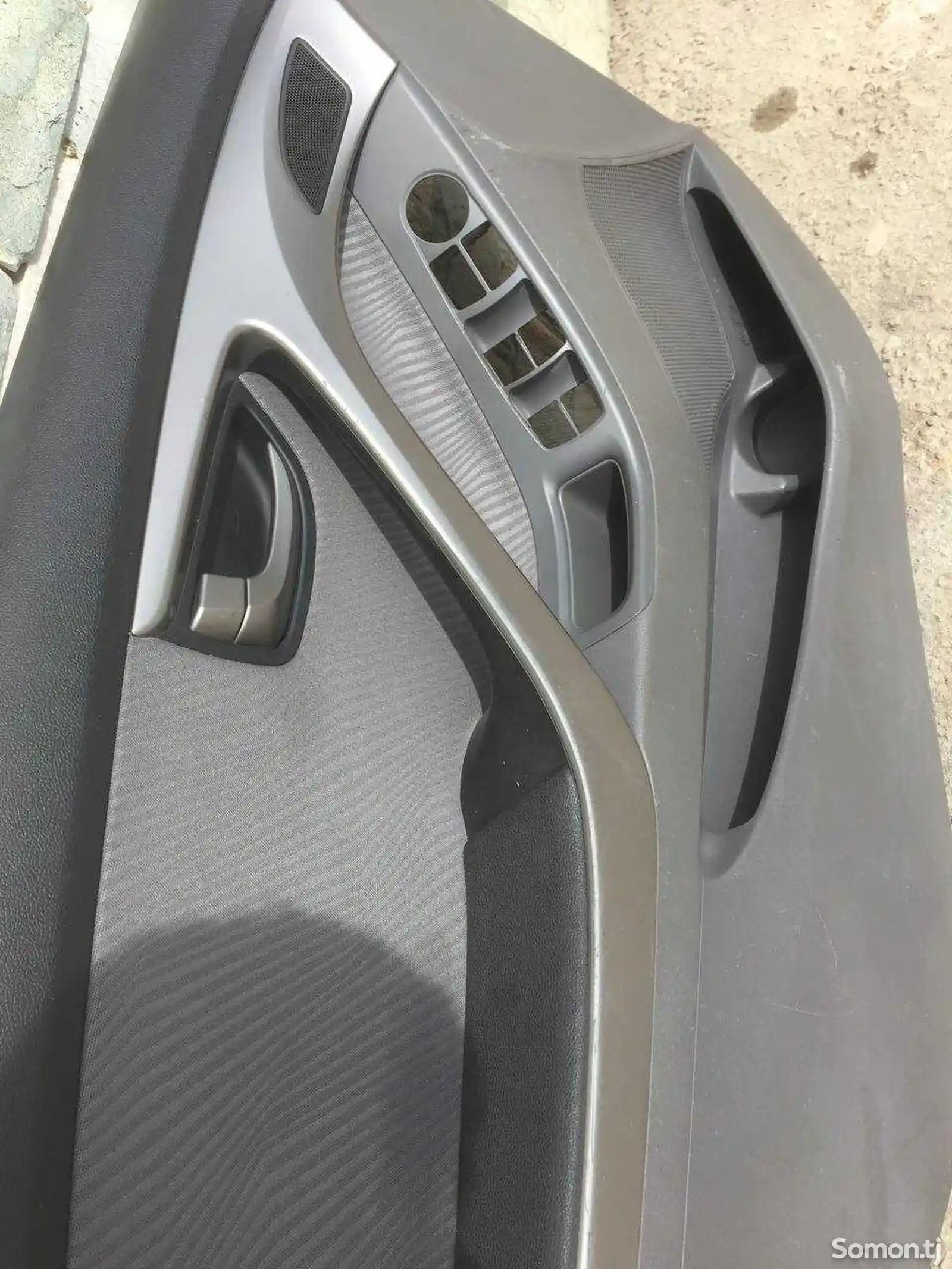 Обшивка, задняя и передняя часть стороны водителя от Hyundai-3