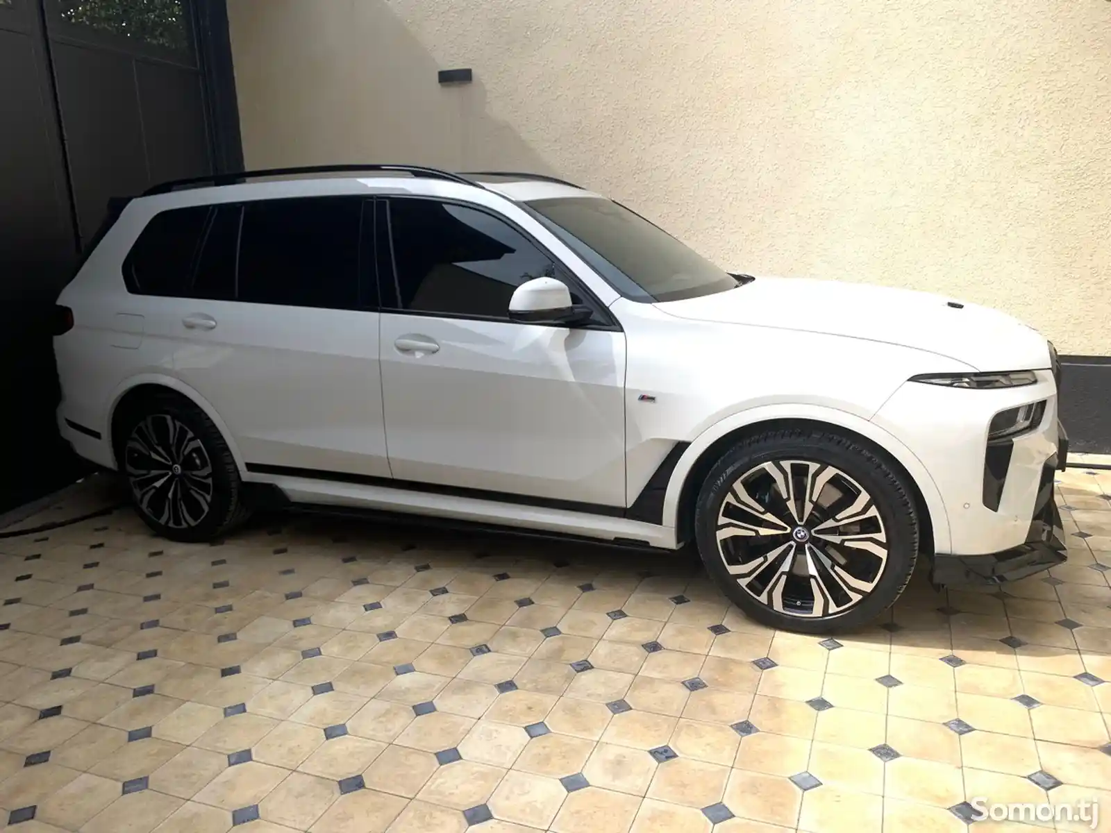 BMW X7, 2023-4