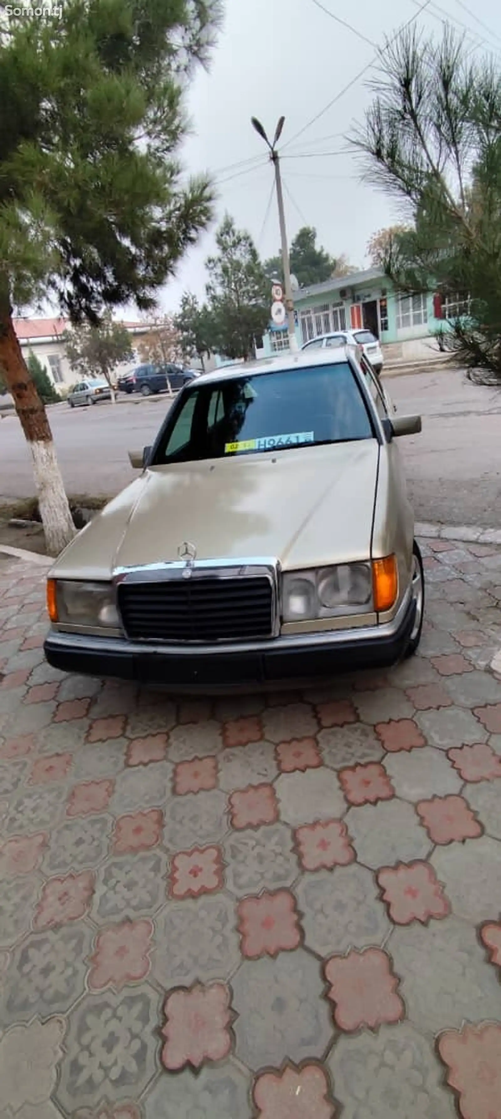 Mercedes-Benz W124, 1990