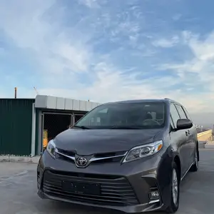 Toyota Sienna, 2015