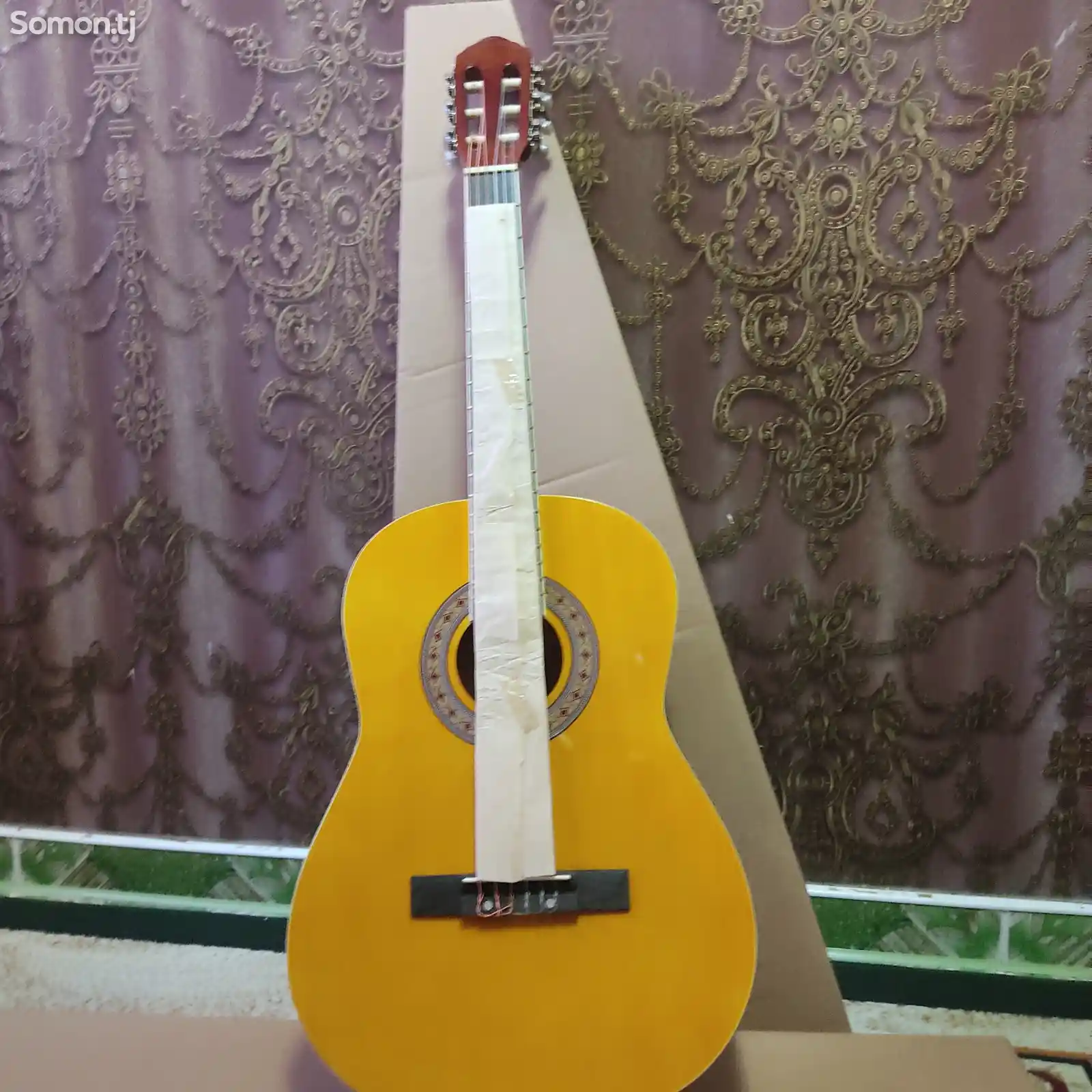 Классическая гитара с чехлом-1