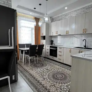 3-комн. квартира, 13 этаж, 70м², Голубой Экран