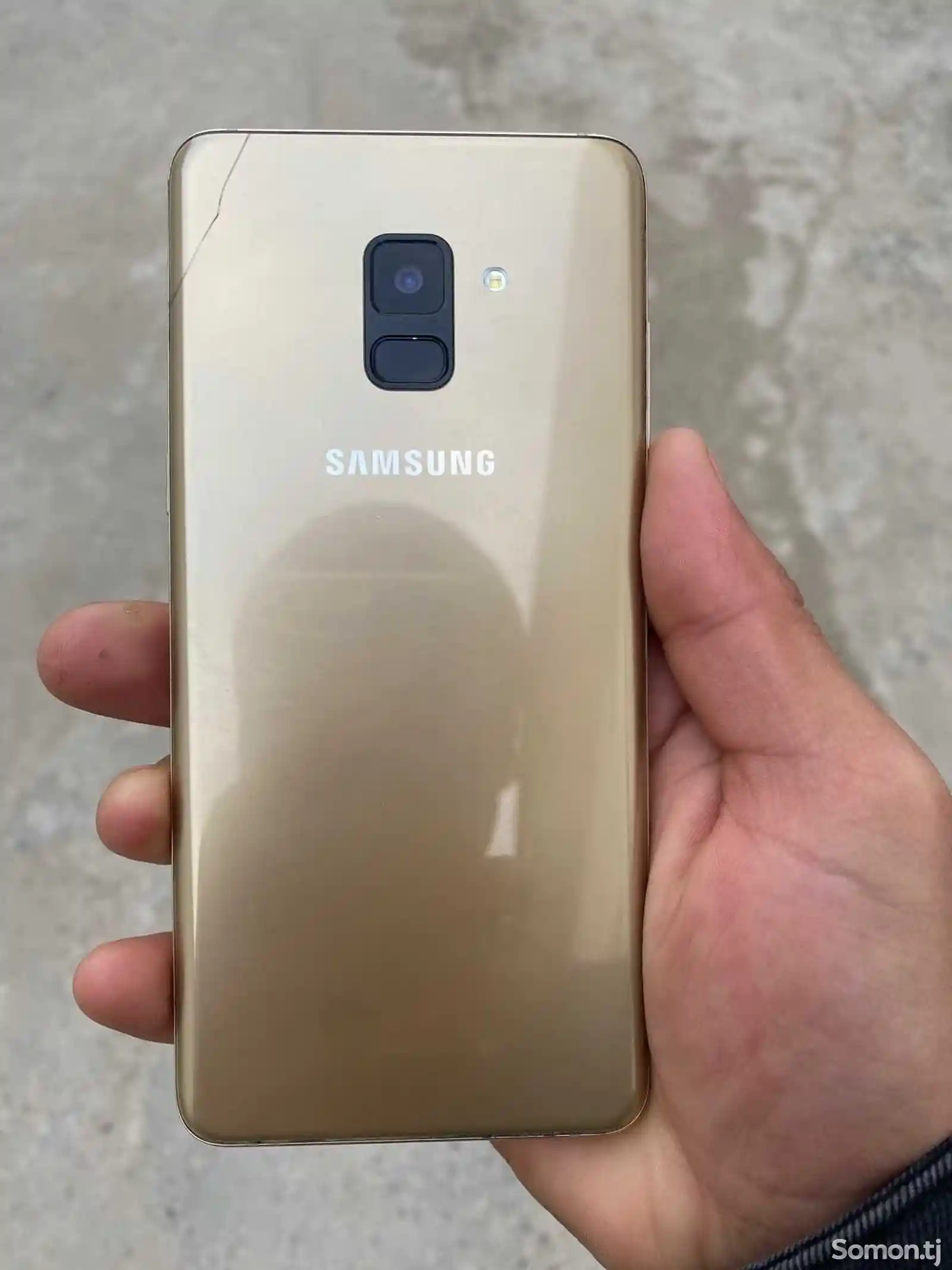 Samsung Galaxy A8 Plus-3