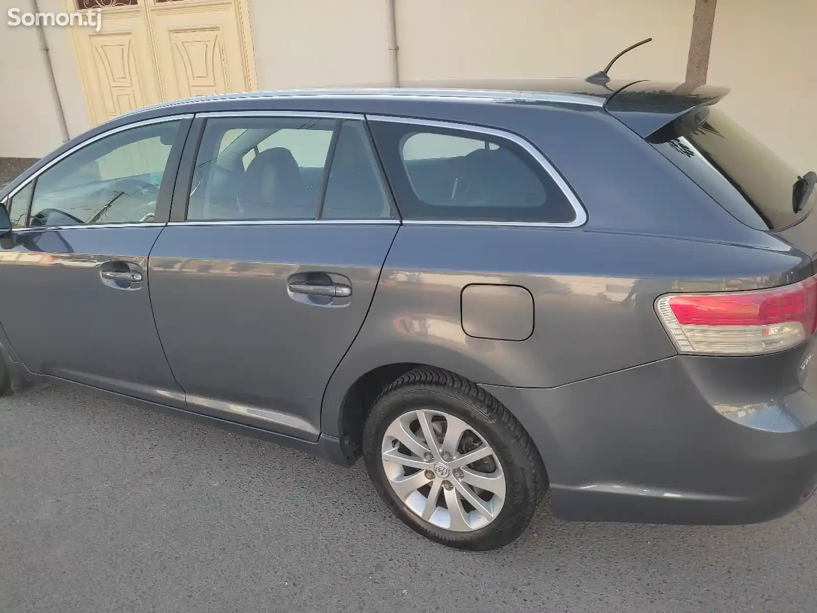 Toyota Avensis, 2010-5