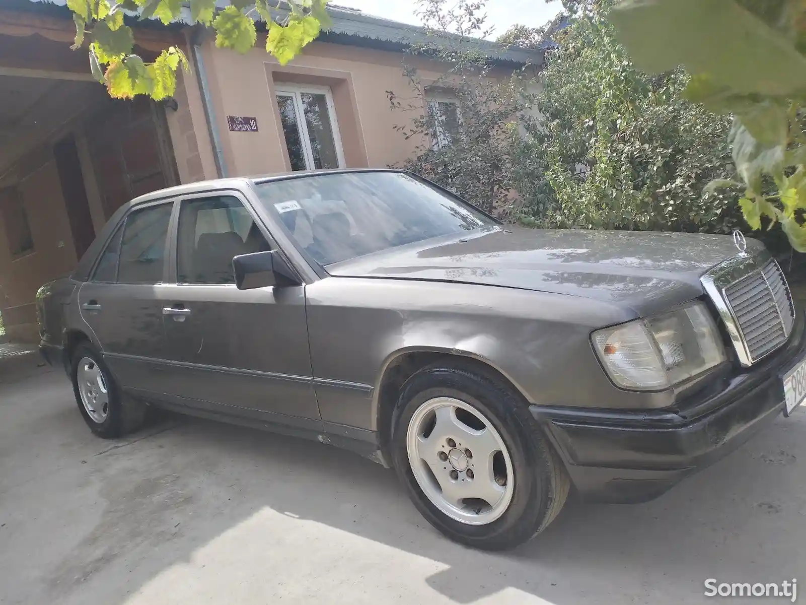 Mercedes-Benz W124, 1990-2