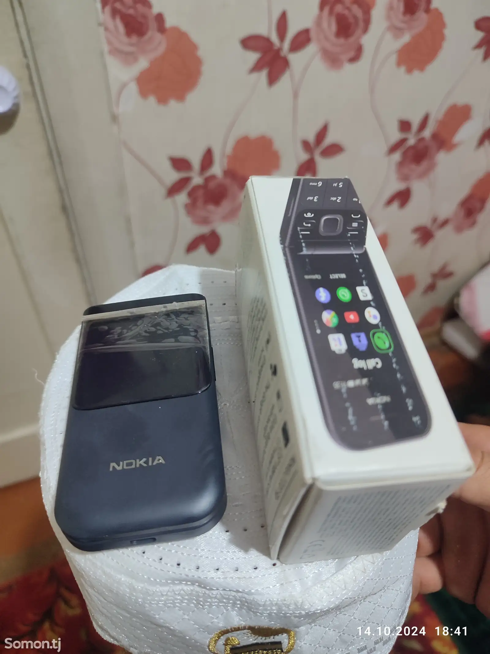 Nokia 2720 Flip-3