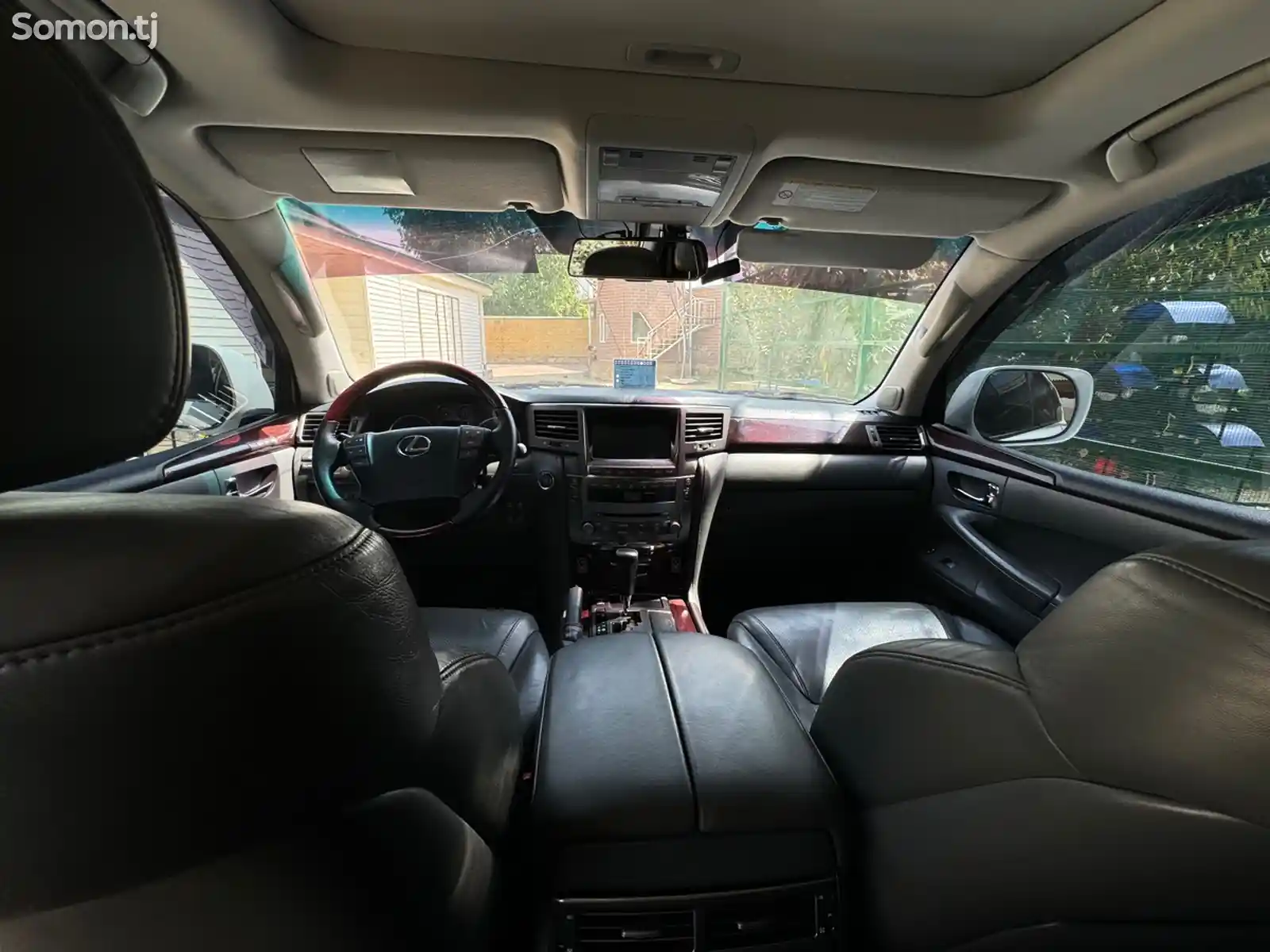 Lexus LX series, 2009-11