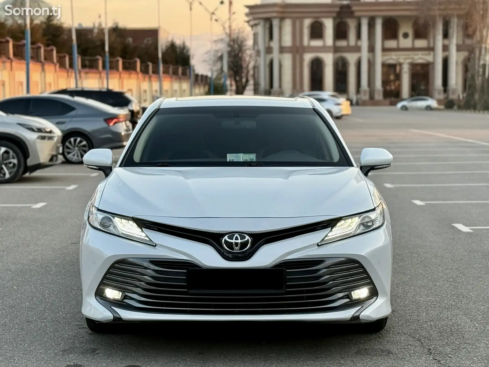 Toyota Camry, 2018-1