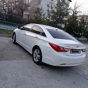 Hyundai Sonata, 2011