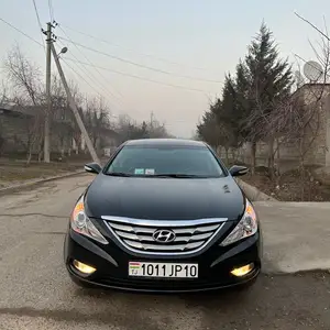 Hyundai Sonata, 2010