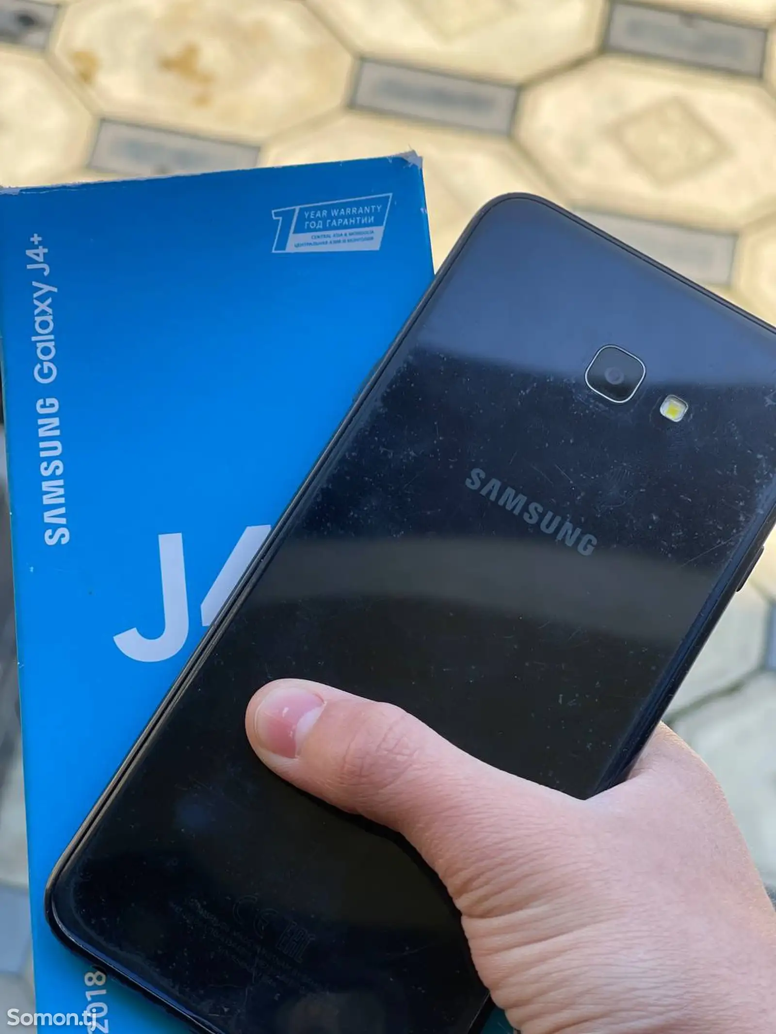 Samsung Galaxy J4+-1