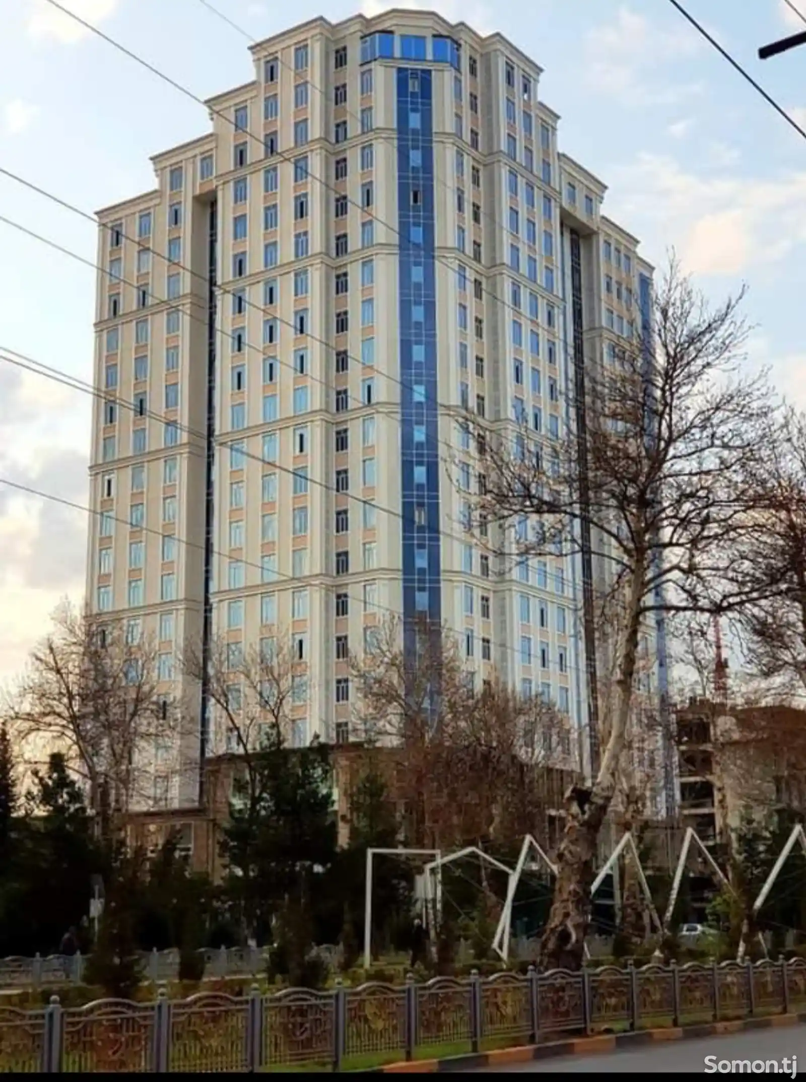 3-комн. квартира, 17 этаж, 120 м², Молодëжный театр-1