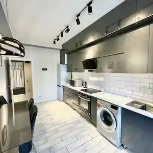 2-комн. квартира, 11 этаж, 100м², Исмоили Сомони 