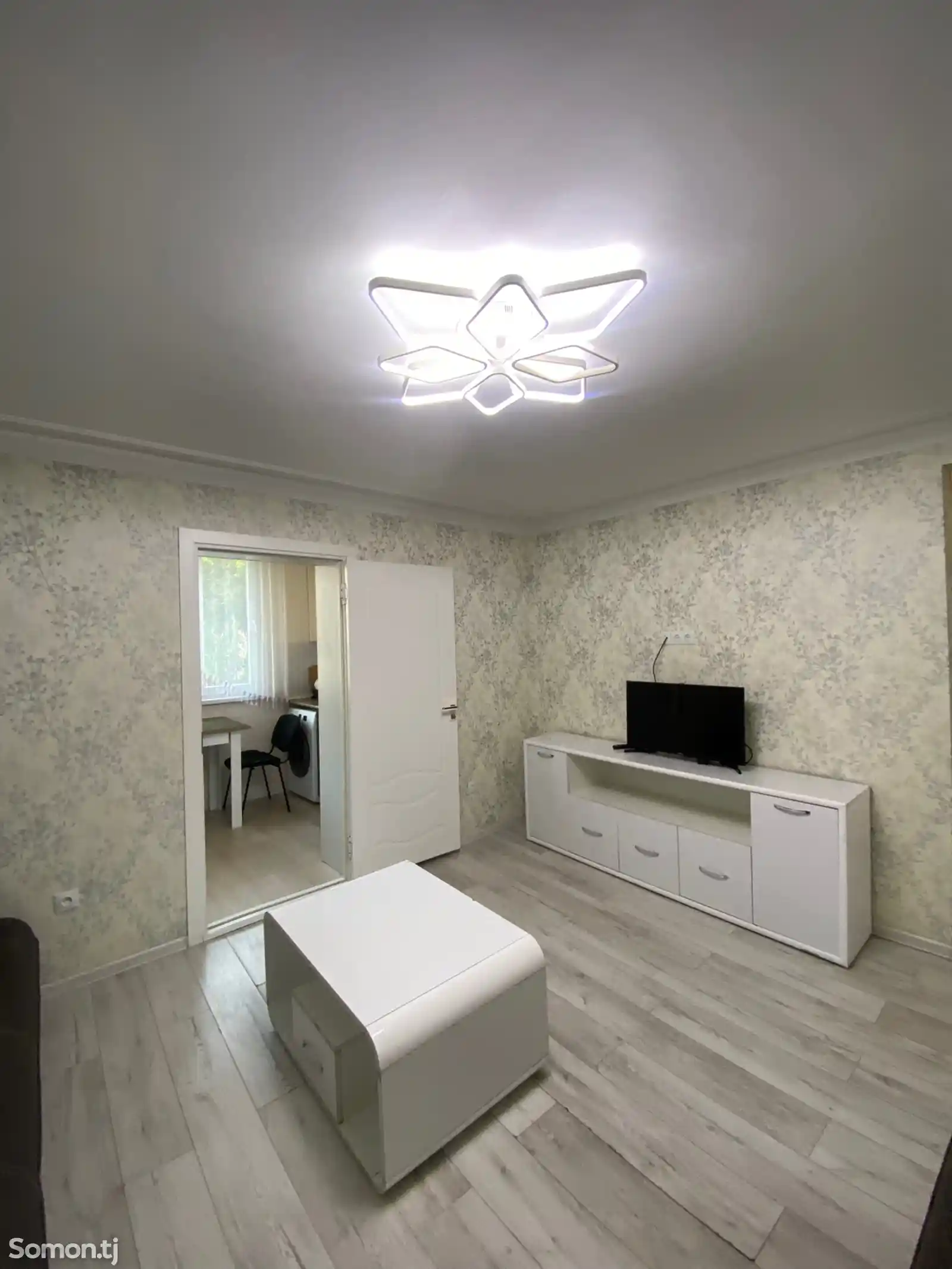 3-комн. квартира, 3 этаж, 70 м², Универмаг-4