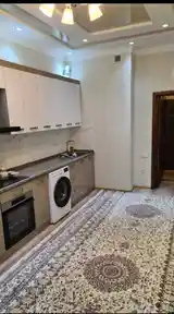 2-комн. квартира, 5 этаж, 81м², Цирк-6