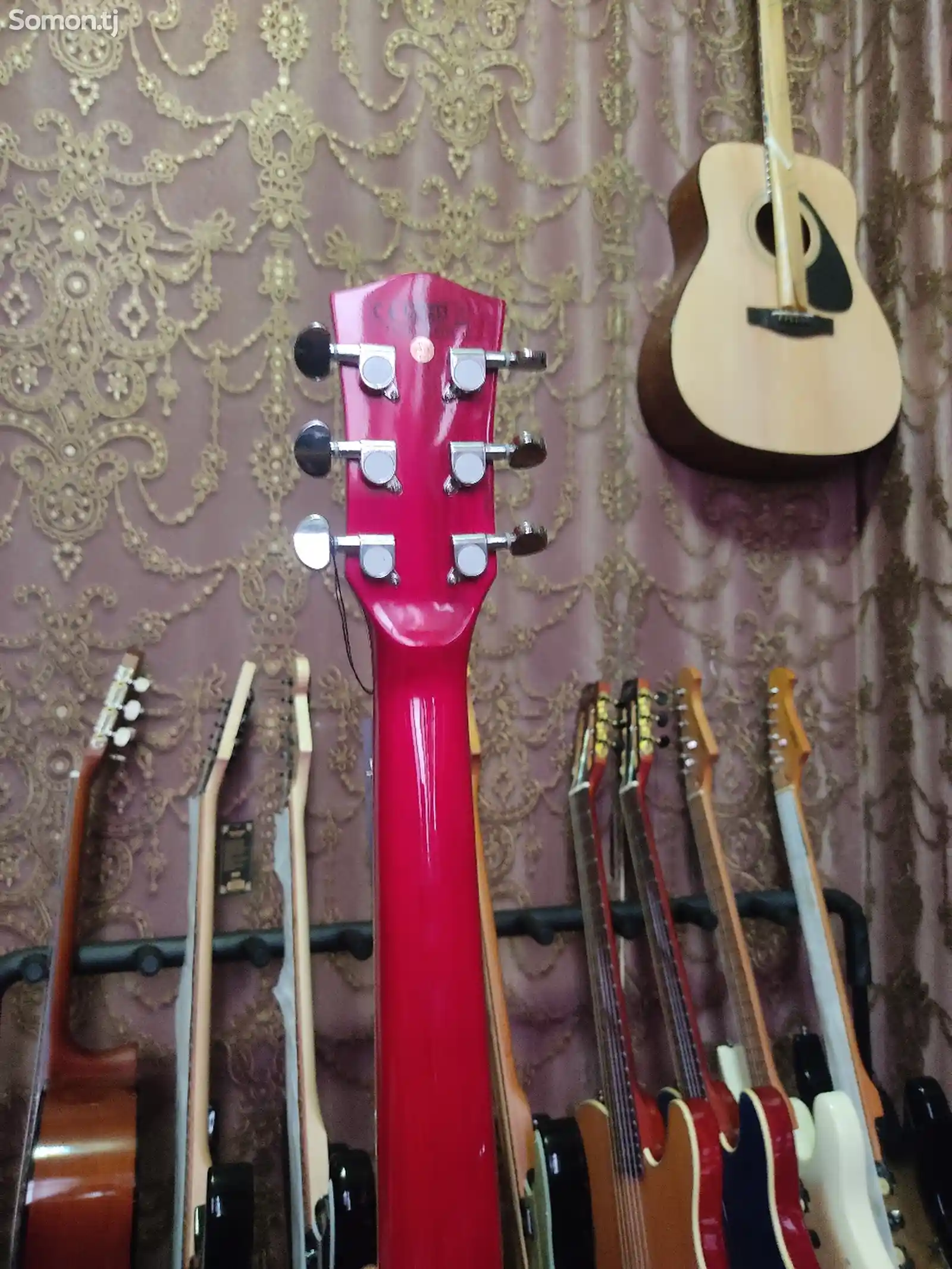 Акустическая гитара с чехлом-4