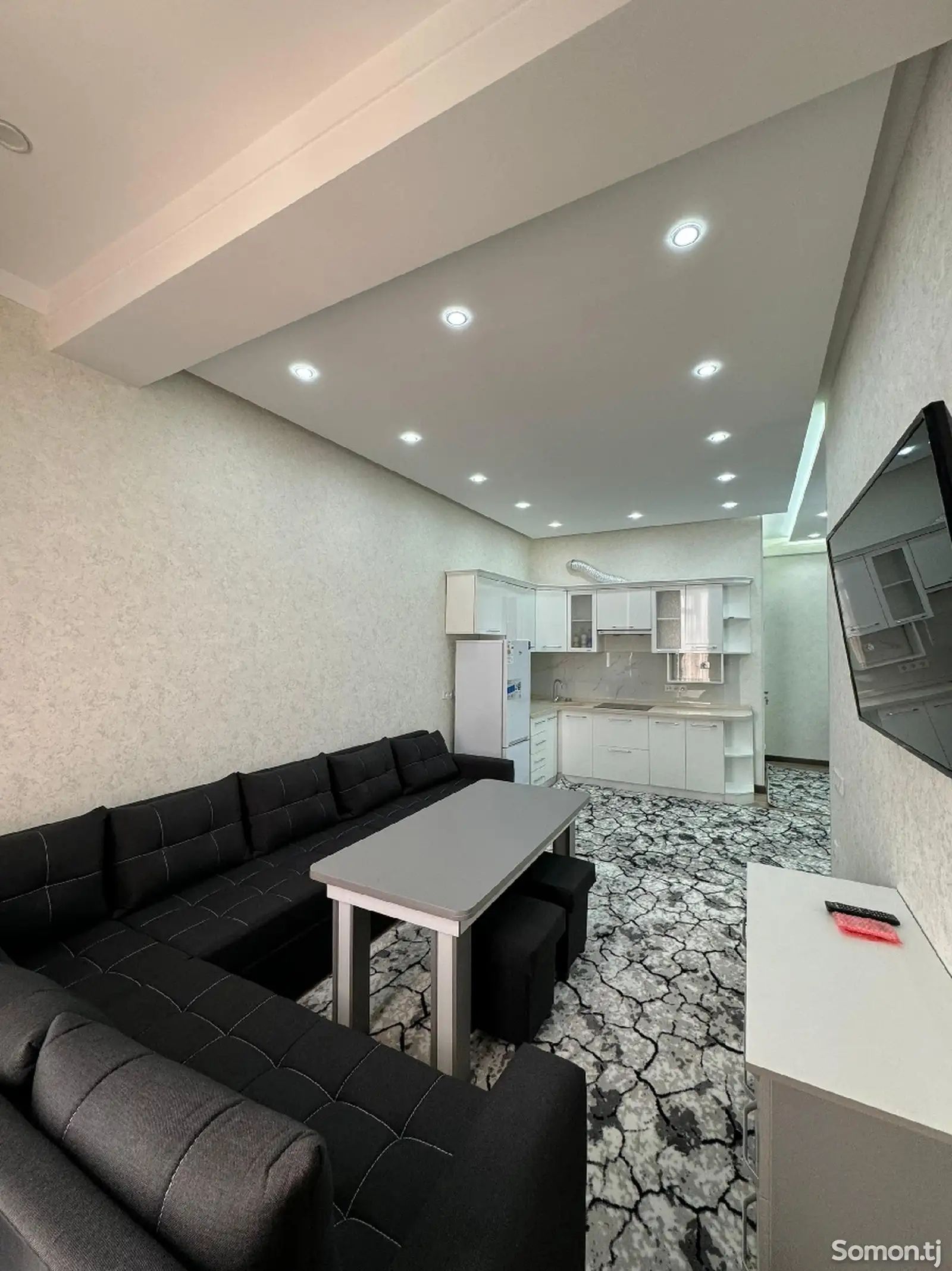 2-комн. квартира, 4 этаж, 70м², Универмаг-1