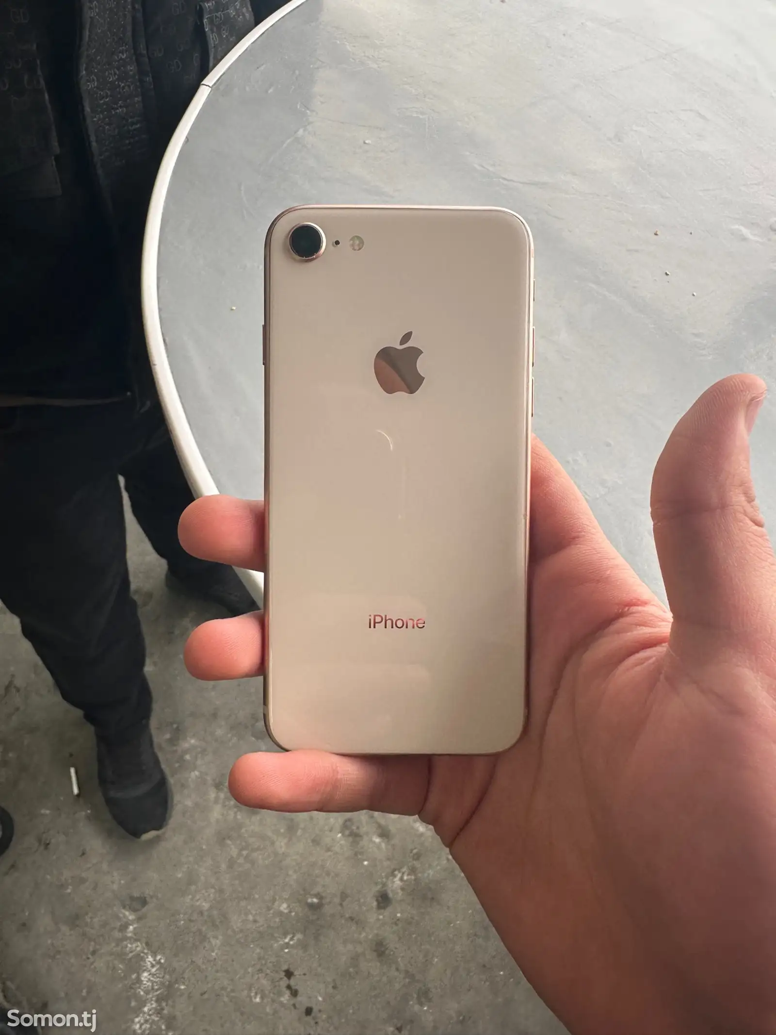 Apple iPhone 8, 64 gb, Gold-1