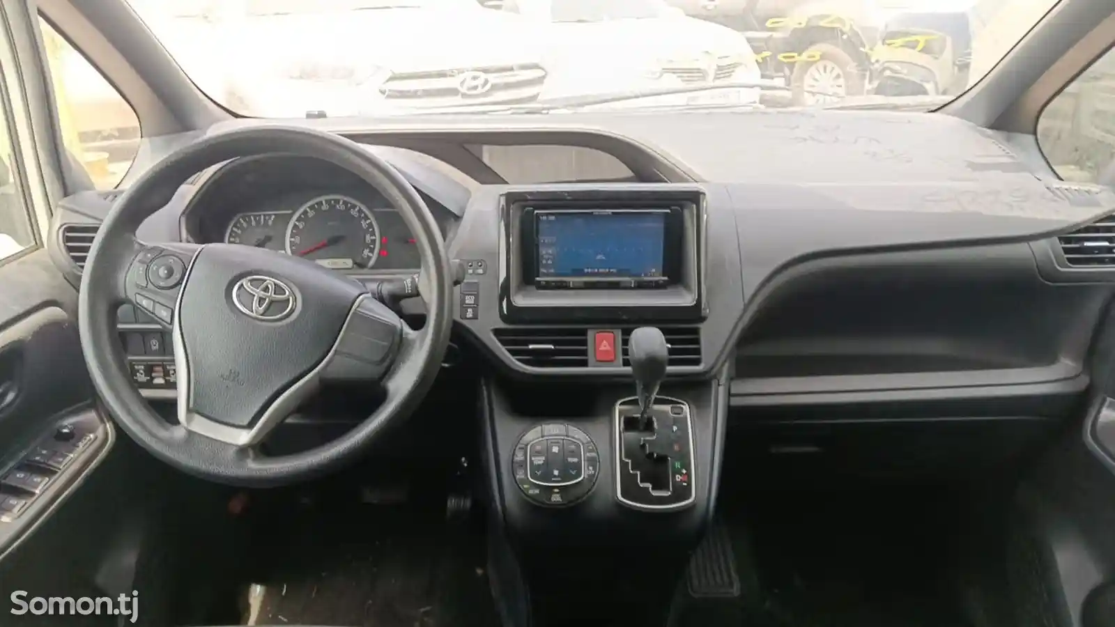 Toyota Voxy, 2014-16