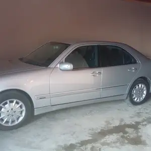 Mercedes-Benz E class, 2001