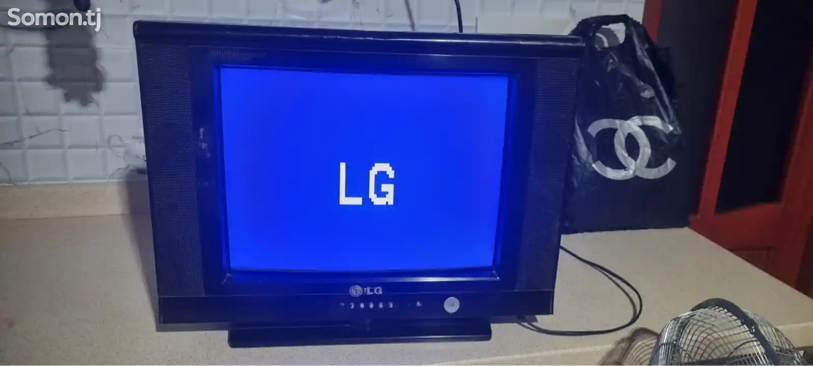 Телевизор LG-1