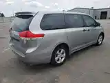 Toyota Sienna, 2015-10